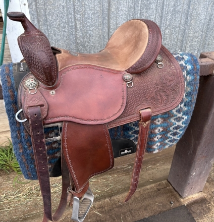 Tack ID: 568106 15” Martin Crown C barrel saddle - PhotoID: 152500 - Expires 06-Apr-2024 Days Left: 32