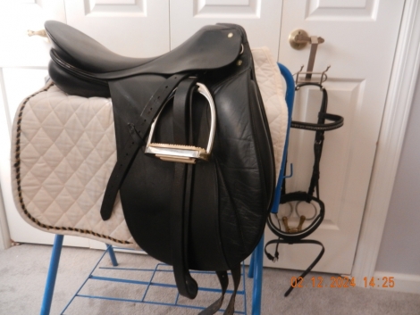 Tack ID: 568246 Passier Nicole Grand Gilbert Dressage Saddle - PhotoID: 152707 - Expires 28-May-2024 Days Left: 28