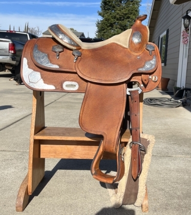Tack ID: 568318 Broken Horn Show Saddle - $2000 - PhotoID: 152810 - Expires 15-Jun-2024 Days Left: 41