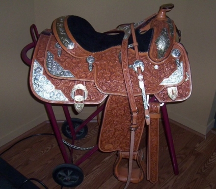 Tack ID: 568384 Billy Royal Western Show Saddle 16 equitation seat - PhotoID: 152888 - Expires 30-Jun-2024 Days Left: 42