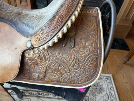 Tack ID: 569208 Circle Y Cutting & Reining Saddle - PhotoID: 155635 - Expires 30-Jul-2026 Days Left: 86