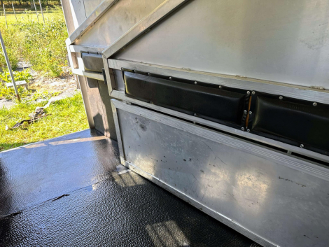 Tack ID: 569996 2003 Three horse aluminum slant load Exiss XT 300 Horse - PhotoID: 155032 - Expires 25-Nov-2025 Days Left: 13