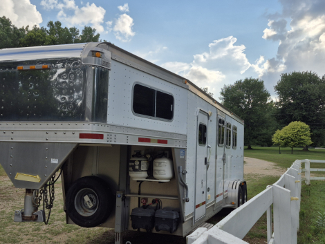 Tack ID: 570045 Eby aluminum 3 horse slant gooseneck - PhotoID: 155097 - Expires 16-Dec-2025 Days Left: 12