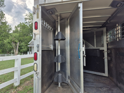 Tack ID: 570045 Eby aluminum 3 horse slant gooseneck - PhotoID: 155098 - Expires 16-Dec-2025 Days Left: 12