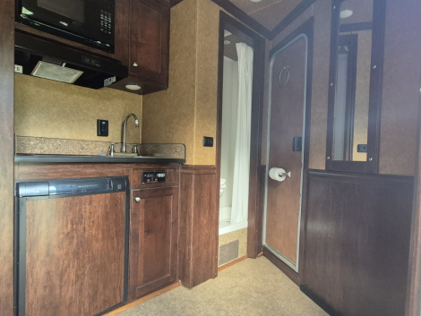 Tack ID: 570045 Eby aluminum 3 horse slant gooseneck - PhotoID: 155099 - Expires 16-Dec-2025 Days Left: 12