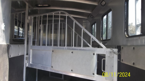 Tack ID: 570054 2003 Classic Aluminum 3-Horse Living Quarters - PhotoID: 155104 - Expires 18-Dec-2025 Days Left: 14