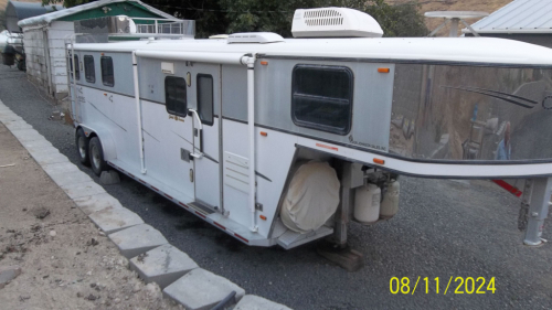 Tack ID: 570054 2003 Classic Aluminum 3-Horse Living Quarters - PhotoID: 155462 - Expires 05-Aug-2026 Days Left: 174