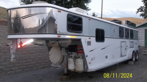 Tack ID: 570054 2003 Classic Aluminum 3-Horse Living Quarters - PhotoID: 155463 - Expires 05-Aug-2026 Days Left: 174