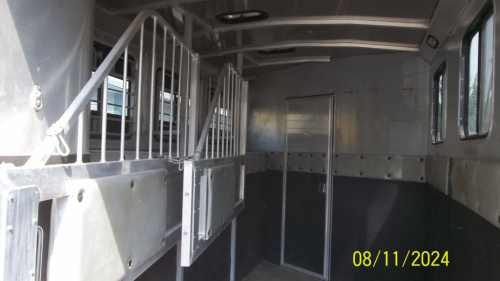Tack ID: 570054 2003 Classic Aluminum 3-Horse Living Quarters - PhotoID: 155465 - Expires 05-Aug-2026 Days Left: 174
