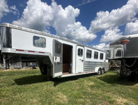 Tack ID: 570089 Featherlite 4 Horse with Custom Weekender! - PhotoID: 155142 - Expires 31-Dec-2025 Days Left: 27