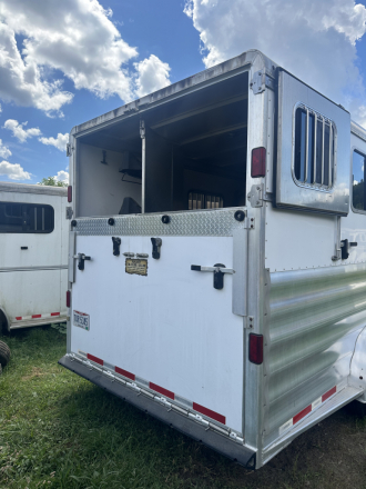 Tack ID: 570089 Featherlite 4 Horse with Custom Weekender! - PhotoID: 155143 - Expires 31-Dec-2025 Days Left: 27