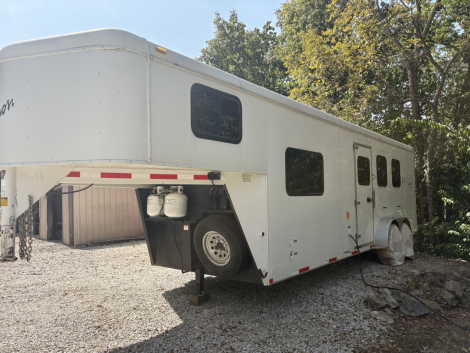 Tack ID: 570091 Bison 2011 3 horse slant w/8’ short wall - PhotoID: 155145 - Expires 01-Jan-2026 Days Left: 28