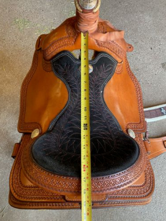 Tack ID: 570102 Genuine Billy Cook roping saddle 16.5 lightly used - PhotoID: 155159 - Expires 08-Jan-2026 Days Left: 35