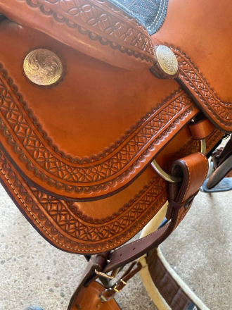 Tack ID: 570102 Genuine Billy Cook roping saddle 16.5 lightly used - PhotoID: 155160 - Expires 08-Jan-2026 Days Left: 35