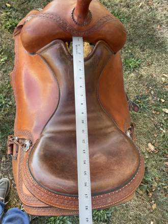 Tack ID: 570110 17 Inch Used Powder River Competitive Trail Saddle 2600 - PhotoID: 155176 - Expires 11-Jan-2026 Days Left: 37