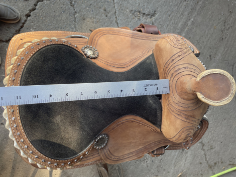 Tack ID: 570111 Kids Western Saddle - PhotoID: 155180 - Expires 11-Jan-2026 Days Left: 38