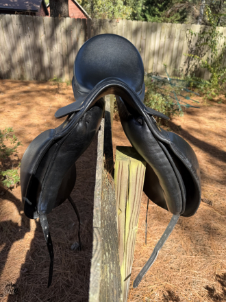 Tack ID: 570133 Prestige Dressage Saddle 18” - PhotoID: 155192 - Expires 19-Jan-2026 Days Left: 46