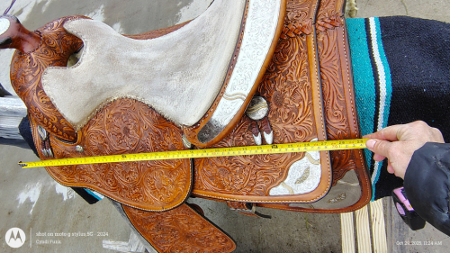 Tack ID: 570148 Circle Y Equitation show saddle with real silver 16 - PhotoID: 155233 - Expires 29-Jan-2026 Days Left: 56