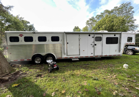 Tack ID: 570157 2003 Hart 4 Horse with LQ - PhotoID: 155243 - Expires 01-Feb-2026 Days Left: 59