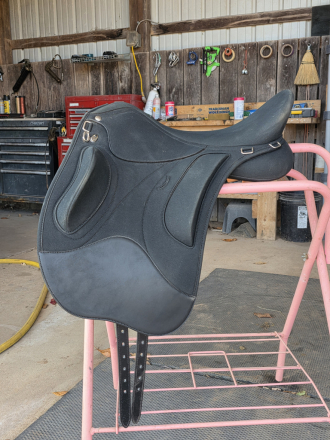 Tack ID: 570159 NEW Wintec Pro Endurance Saddle - PhotoID: 155239 - Expires 01-Feb-2026 Days Left: 59