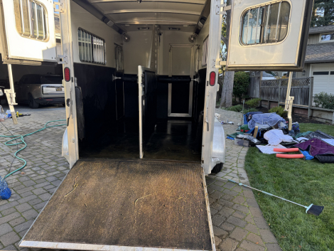 Tack ID: 570171 2020 Cimarron 2 Horse Straight Load Gooseneck - PhotoID: 155260 - Expires 08-Feb-2026 Days Left: 66