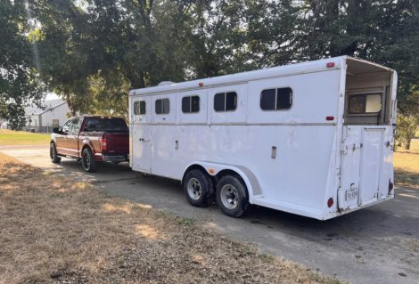 Tack ID: 570194 2000 4 horse bumper pull Circle J Slant in Devine, TX - PhotoID: 155284 - Expires 19-Feb-2026 Days Left: 77