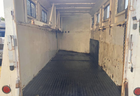 Tack ID: 570194 2000 4 horse bumper pull Circle J Slant in Devine, TX - PhotoID: 155285 - Expires 19-Feb-2026 Days Left: 77