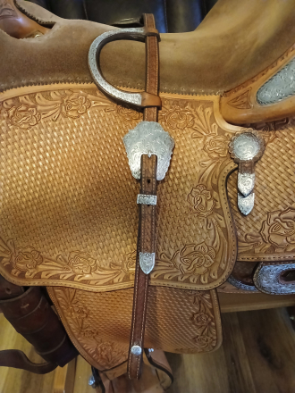 Tack ID: 570197 Blue Ribbon show saddle - PhotoID: 155293 - Expires 22-Feb-2026 Days Left: 80
