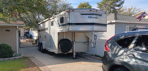 Tack ID: 570216 Aluminum 4 Horse Slant Sleeping Quarters Silverado Trailer - PhotoID: 155317 - Expires 04-Mar-2026 Days Left: 90