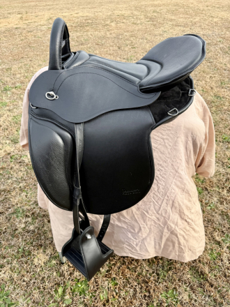 Tack ID: 570238 TREKKER LUXUS ULTIMATE LUXURY TREELESS ADJUSTABLE SADDLE - PhotoID: 155353 - Expires 12-Mar-2026 Days Left: 90