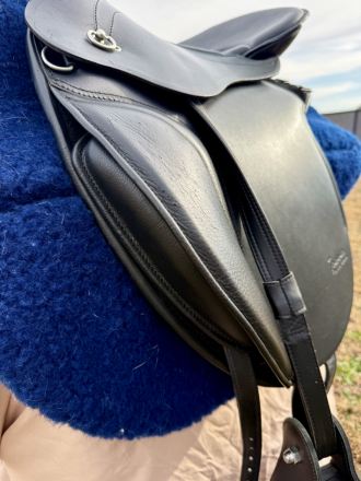 Tack ID: 570238 TREKKER LUXUS ULTIMATE LUXURY TREELESS ADJUSTABLE SADDLE - PhotoID: 155356 - Expires 12-Mar-2026 Days Left: 90
