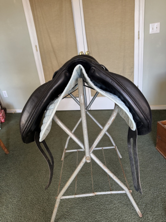 Tack ID: 570305 Beautiful Forestier/Lynn Palm Dressage Saddle, 17.5 to 18 - PhotoID: 155400 - Expires 14-Apr-2026 Days Left: 82