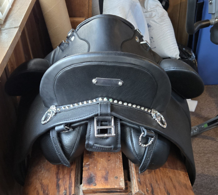 Tack ID: 570306 Zaldi plus Lusitano saddle - PhotoID: 155401 - Expires 14-Apr-2026 Days Left: 82