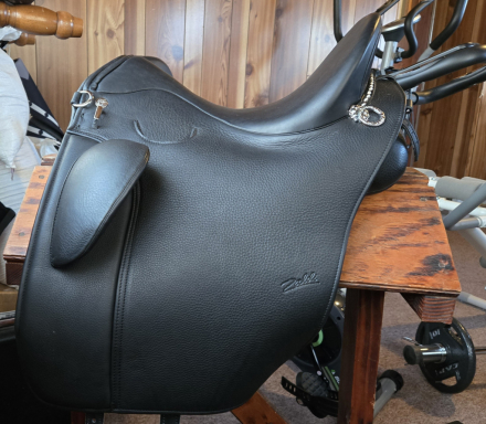 Tack ID: 570306 Zaldi plus Lusitano saddle - PhotoID: 155402 - Expires 14-Apr-2026 Days Left: 82