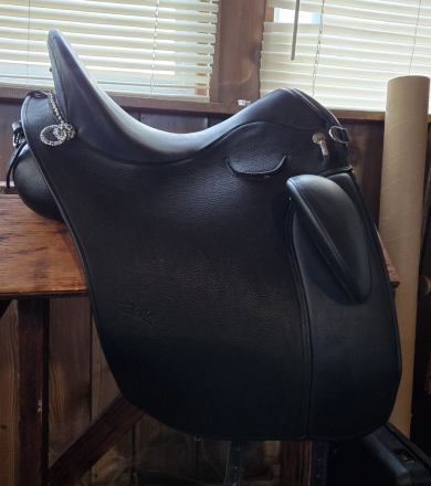 Tack ID: 570306 Zaldi plus Lusitano saddle - PhotoID: 155403 - Expires 14-Apr-2026 Days Left: 82