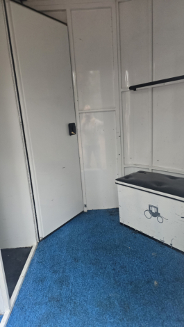 Tack ID: 570308 Warmblood trailer - PhotoID: 155406 - Expires 13-Jul-2026 Days Left: 172