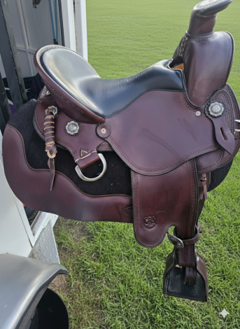 Tack ID: 570372 Crest Ridge Saddle Wade 16 seat Wide western saddle - PhotoID: 155497 - Expires 28-May-2026 Days Left: 85