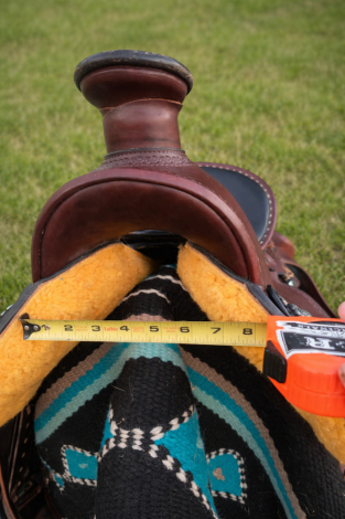 Tack ID: 570372 Crest Ridge Saddle Wade 16 seat Wide western saddle - PhotoID: 155499 - Expires 28-May-2026 Days Left: 85