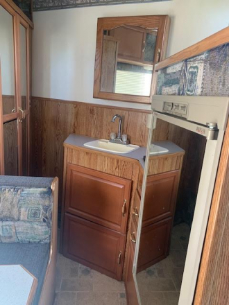 Tack ID: 570390 2001 Exiss 4 horse with weekender package - PhotoID: 155526 - Expires 02-Jun-2026 Days Left: 90