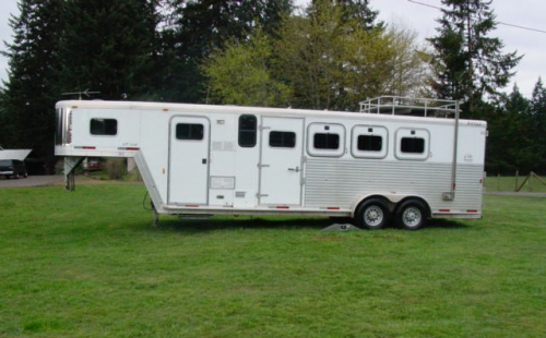 Tack ID: 570390 2001 Exiss 4 horse with weekender package - PhotoID: 155574 - Expires 02-Jun-2026 Days Left: 49