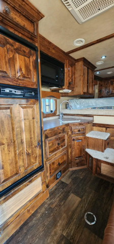 Tack ID: 570405 4-STAR HORSE TRAILER WITH 4 HORSE SLANT 2007 - PhotoID: 155548 - Expires 08-Jun-2026 Days Left: 87