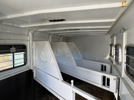 Tack ID: 570462 4 Horse Featherlite Horse Trailer with Dressing Room - PhotoID: 155597 - Expires 09-Oct-2026 Days Left: 178