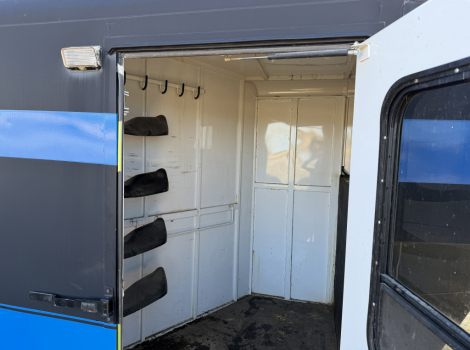 Tack ID: 570462 4 Horse Featherlite Horse Trailer with Dressing Room - PhotoID: 155598 - Expires 09-Oct-2026 Days Left: 178