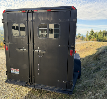 Tack ID: 570462 4 Horse Featherlite Horse Trailer with Dressing Room - PhotoID: 155599 - Expires 09-Oct-2026 Days Left: 178