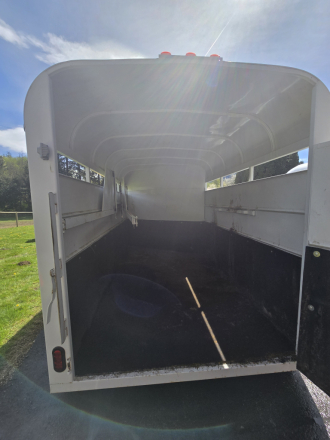 Tack ID: 570489 2001 C&B 3 horse slant bumper pull (Location Morton, WA) - PhotoID: 155620 - Expires 28-Jul-2026 Days Left: 84