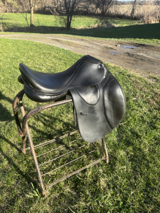 Tack ID: 570491 Toulouse Aachen Pro Dressage Saddle, 18, Adjustable - PhotoID: 155628 - Expires 27-Oct-2026 Days Left: 178