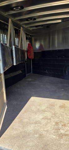 Tack ID: 570493 2015 Logan Coach  Riot/Weekender 3 horse Slant - PhotoID: 155633 - Expires 29-Jul-2026 Days Left: 89