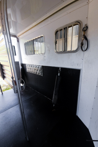 Tack ID: 570514 2008 Featherlite Medalist Horse Trailer - PhotoID: 155649 - Expires 04-Aug-2026 Days Left: 71