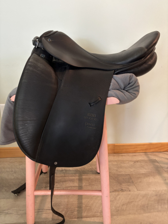 Tack ID: 570545 Stubben Genesis Special Dressage Saddle - PhotoID: 155663 - Expires 16-Aug-2026 Days Left: 83