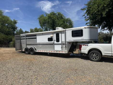 Tack ID: 570560 3 horse trailer w/ living quarters - PhotoID: 155683 - Expires 21-Nov-2026 Days Left: 180